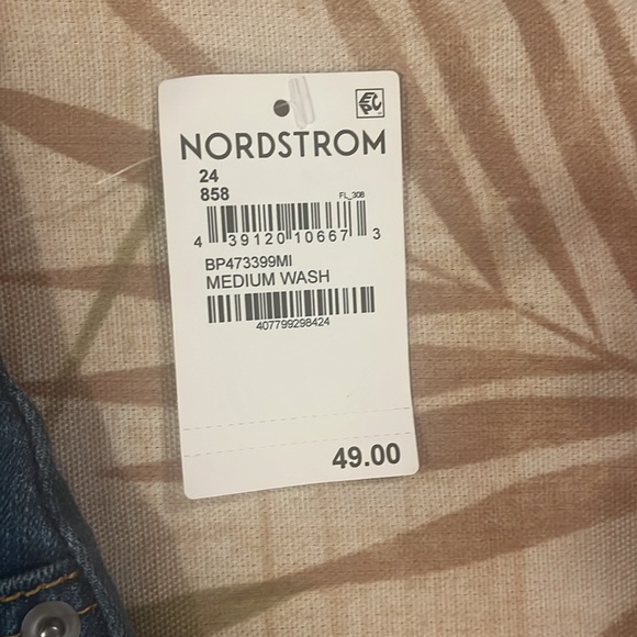 NWT Cute denim mini skirt - Picture 3 of 6